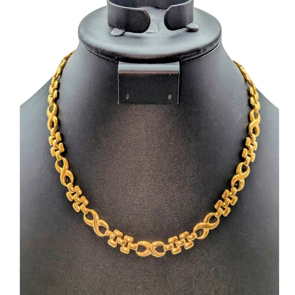 VTG Gold Tone Combined Figure Eight Panther Link Chain Fold Over Clasp Necklace